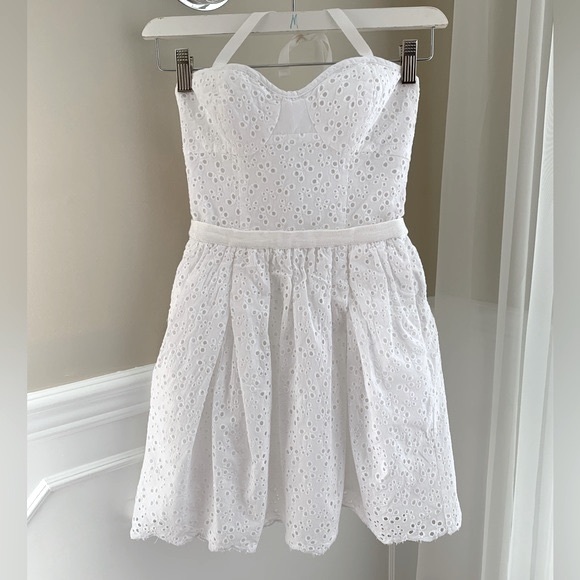 Aritzia Talula size 0 open back halter eyelet dress - Picture 2 of 16